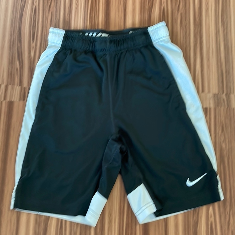 NIKE Basketball Shorts Size Medium